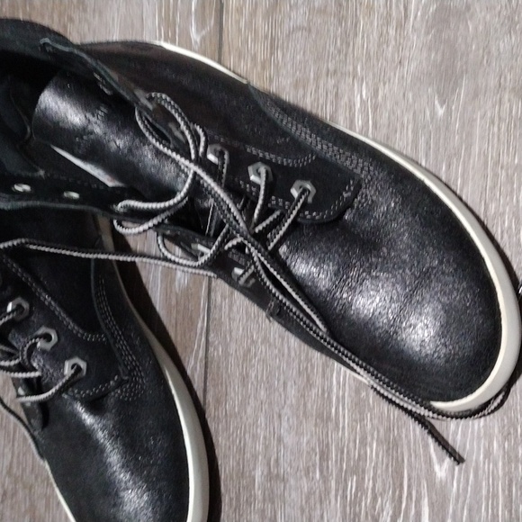 Timberland silver over black leather ankle boots. Mint condition. Size 8.5 - Picture 1 of 11